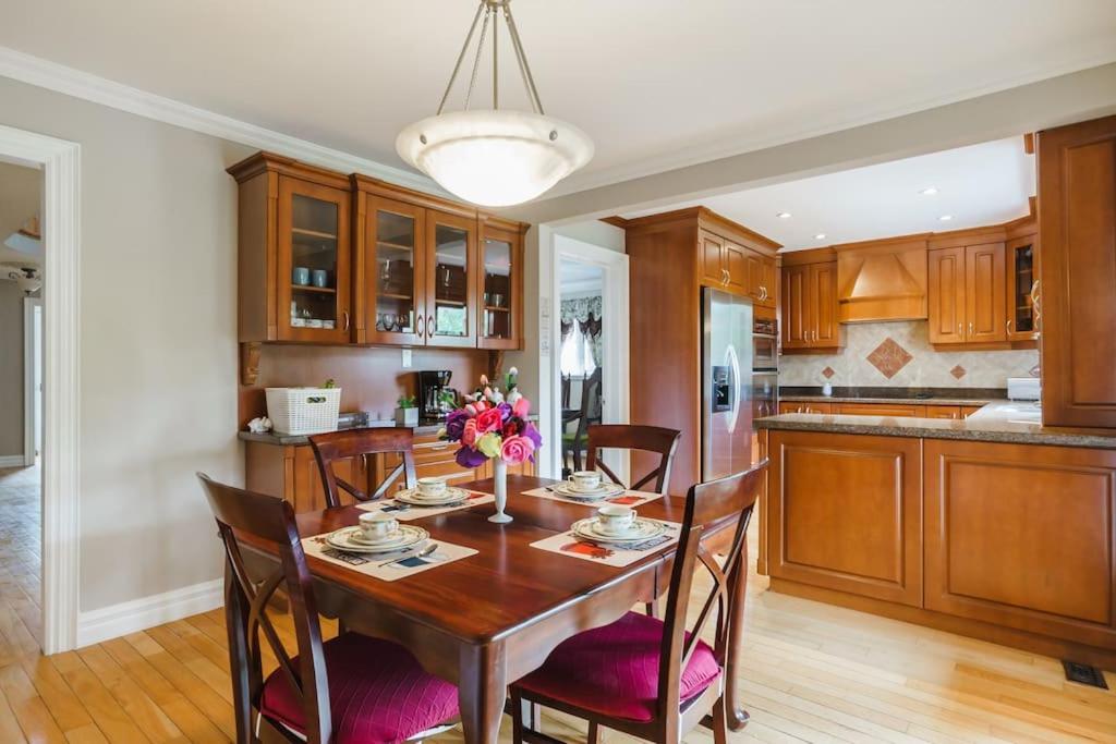 Beautiful Home 4 Bed, 3 Bath, Garage, Backyard! Mississauga Exterior photo