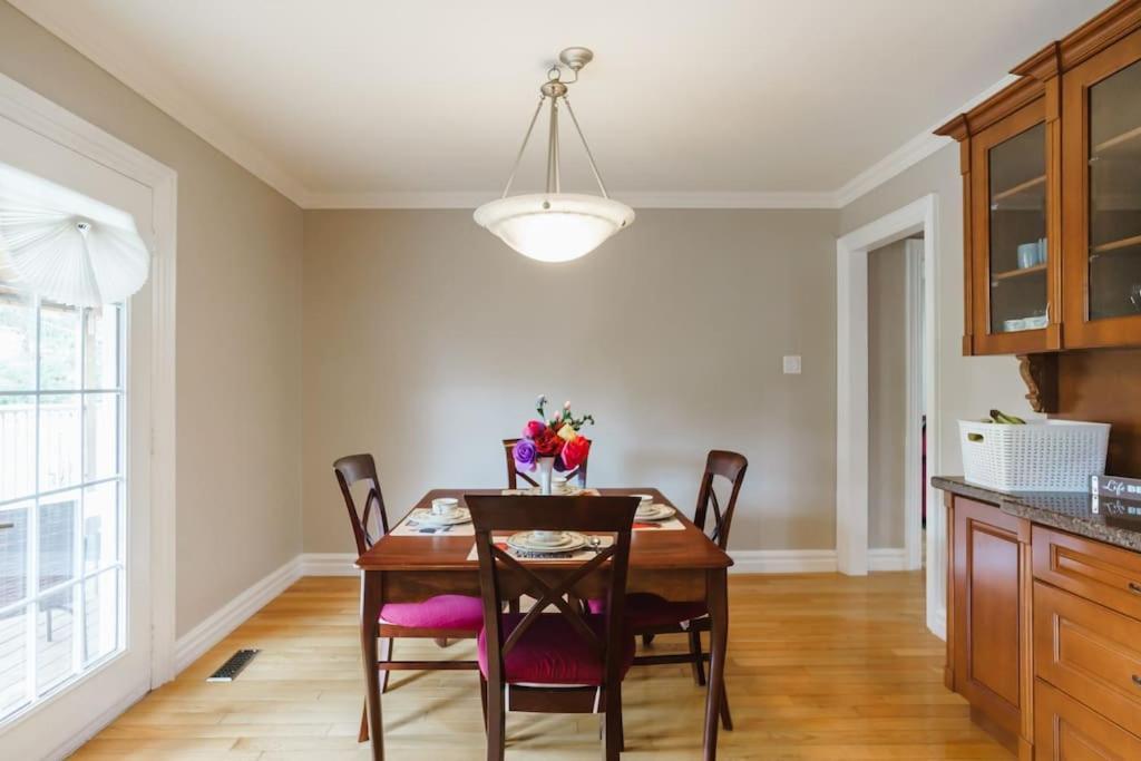 Beautiful Home 4 Bed, 3 Bath, Garage, Backyard! Mississauga Exterior photo